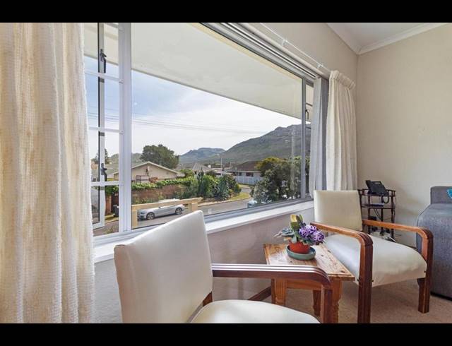 2 BEDROOM APARTMENT FOR SALE IN FISH HOEK